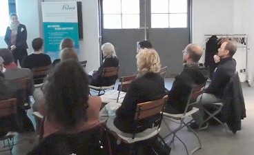 Fachtagung des Projekts Unternehmensberatung Diversity Foto: Gäste der Fachtagung hören der Referentin zu.